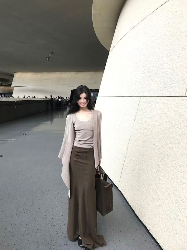 Proljetni trodjelni set: dugih rukava kardigan, cami top, suknja s ribljim repom
