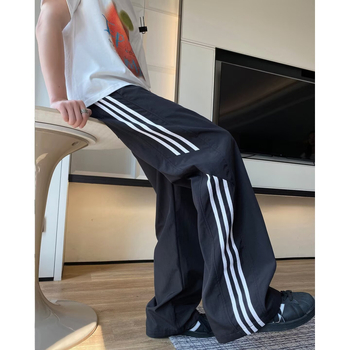 Férfi csíkos, széles szabású casual nadrág, könnyű nyári sportos nadrág, egyenes szabás