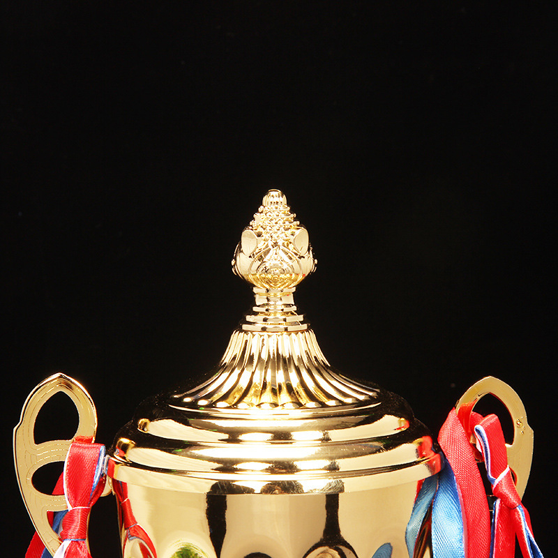 Metalni trofej s kreativnim dizajnom za nagrade i natjecanja, pogodan za korporativne godišnje sastanke; mogućnost prilagodbe logotipa