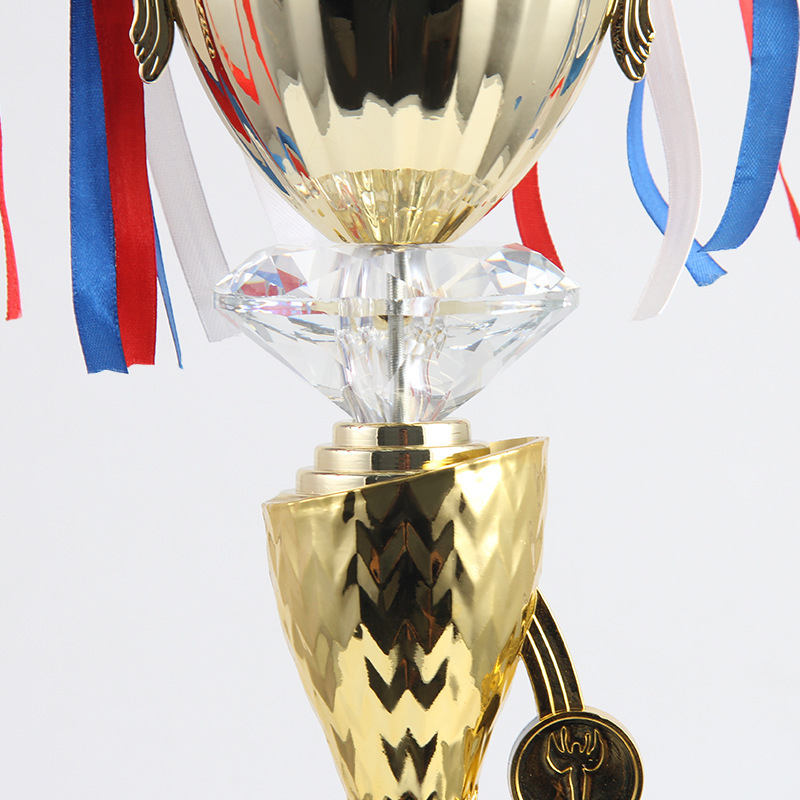 Metalni trofej za sportske događaje – prvaci u nogometu i košarci – kreativna nagrada za školske sportske događaje