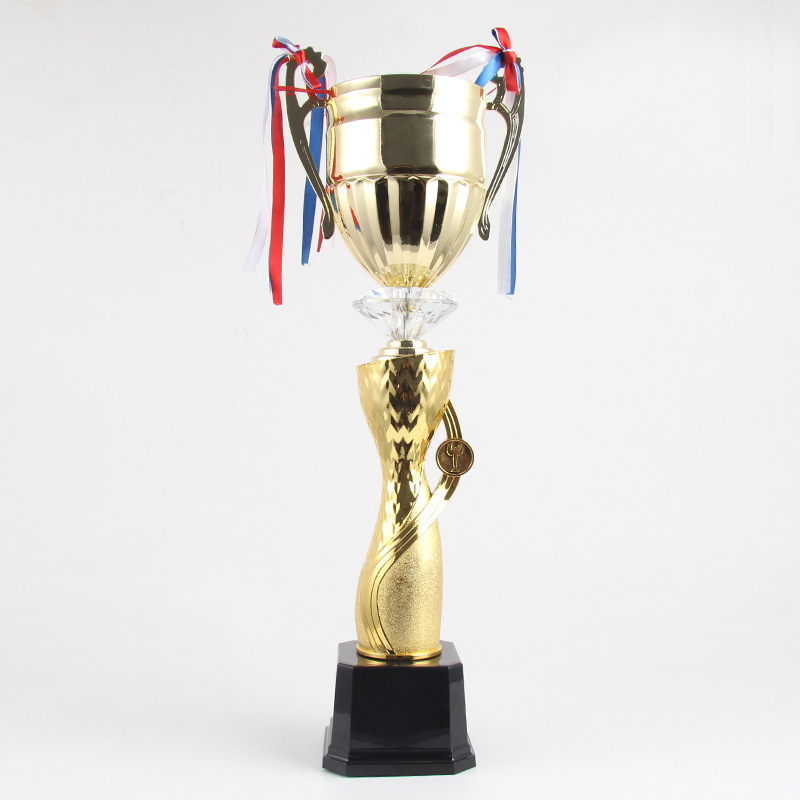 Metalni trofej za sportske događaje – prvaci u nogometu i košarci – kreativna nagrada za školske sportske događaje
