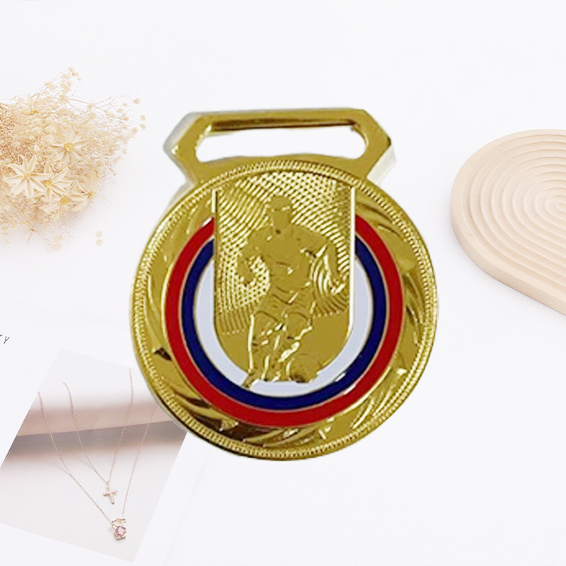 Pozlaćena petokraka memorijalna značka za maraton, školski atletiku, nogomet i košarku