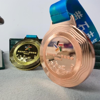 Prilagodljiva metalna medalja za maraton, u zlatoj i srebrnoj boji