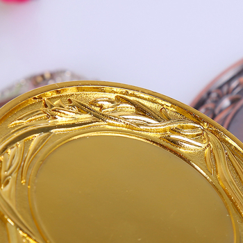 Maratonske medalje: zlatne, srebrne i bakrene – svečane prigodne medalje događaja, precizno lijevane metalne medalje za nosenje oko vrata