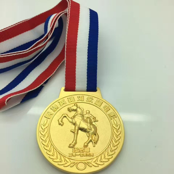 Bojane metalne medalje za razna natjecanja, uključujući maraton, zajednička i školska sportska događanja; prilagodljive u većim količinama