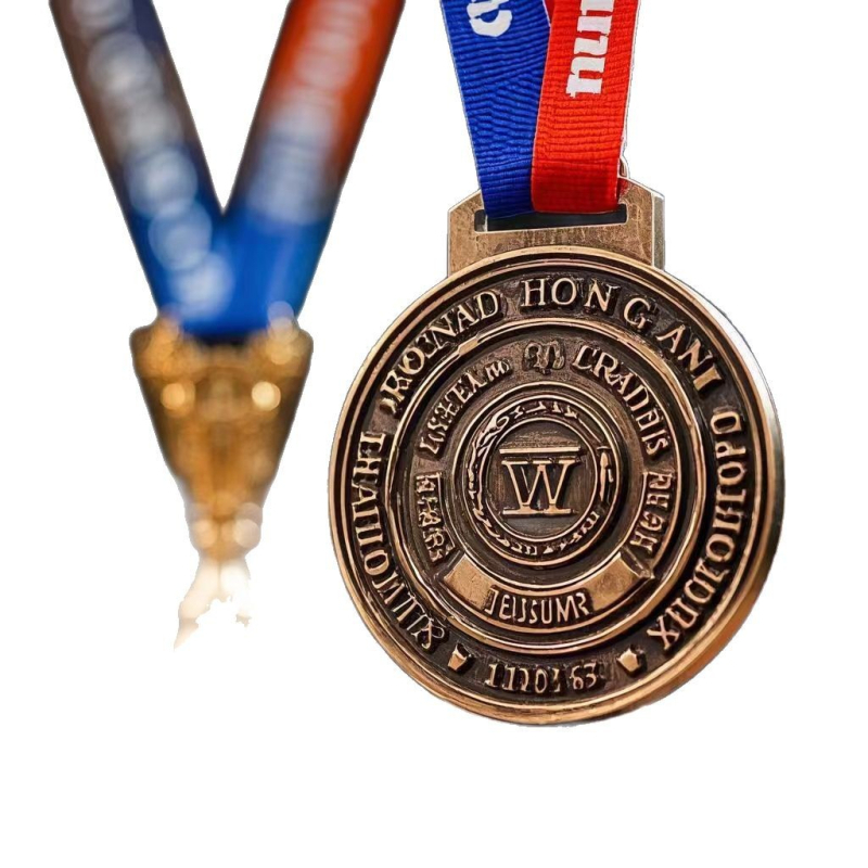 Bojane metalne medalje za razna natjecanja, uključujući maraton, zajednička i školska sportska događanja; prilagodljive u većim količinama