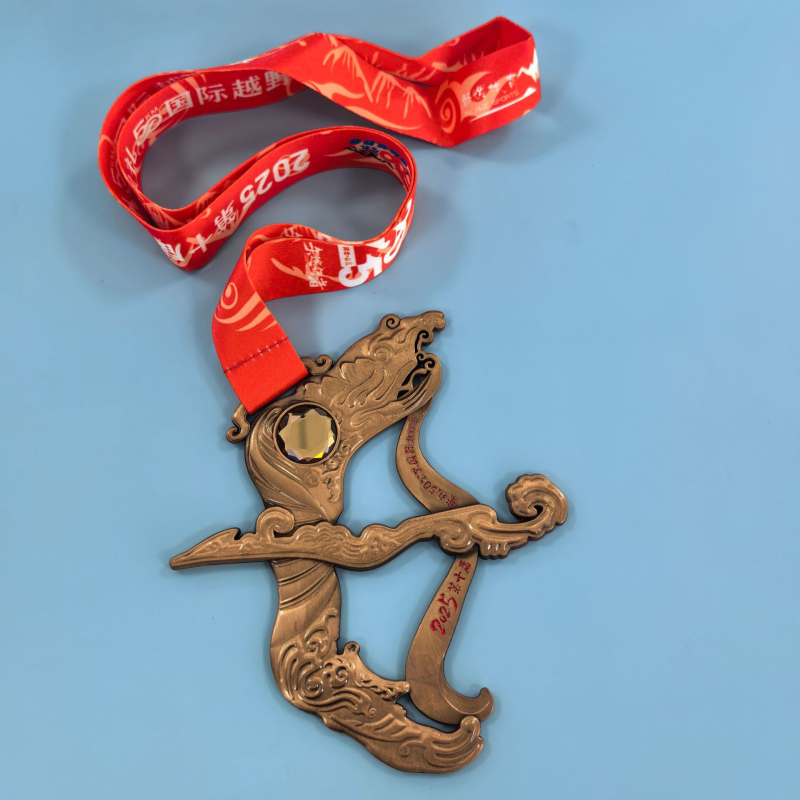 Prilagođena medalja za maraton s motivom luka i draka, metalna traka, legura cinkova, pozlaćena medalja