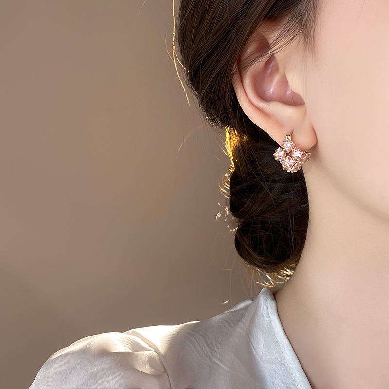 Ženske ružičaste cirkon naušnice – lagani luksuz, elegantan i moderan stil