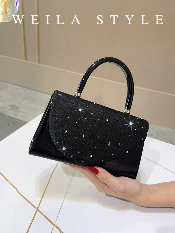 Crna sjajna večernja torbica s kaišem za rame i crossbody, ukrašena kristalima
