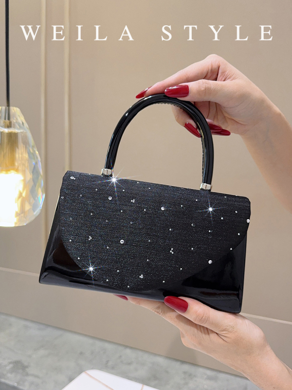 Crna sjajna večernja torbica s kaišem za rame i crossbody, ukrašena kristalima