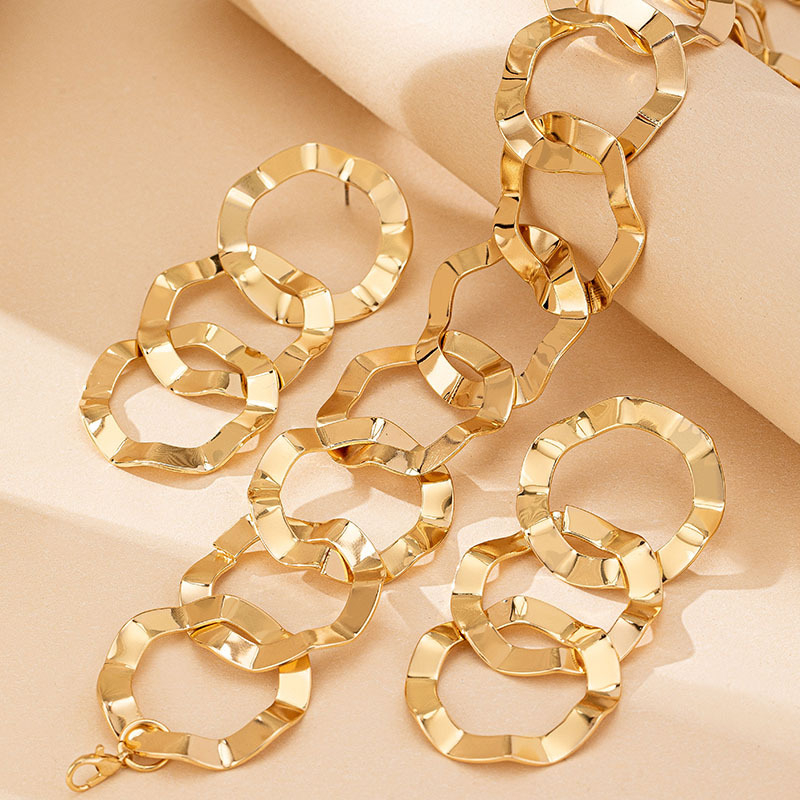 Set nakita: ogrlica i naušnice s geometrijskim krugovima – odvažan, minimalistički i elegantan stil