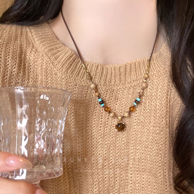 Ogrlica za žene s Tiger Eye perlama, bakrena kožna užad, privjesak od smole, Maillard stil, duljina 41–50 cm