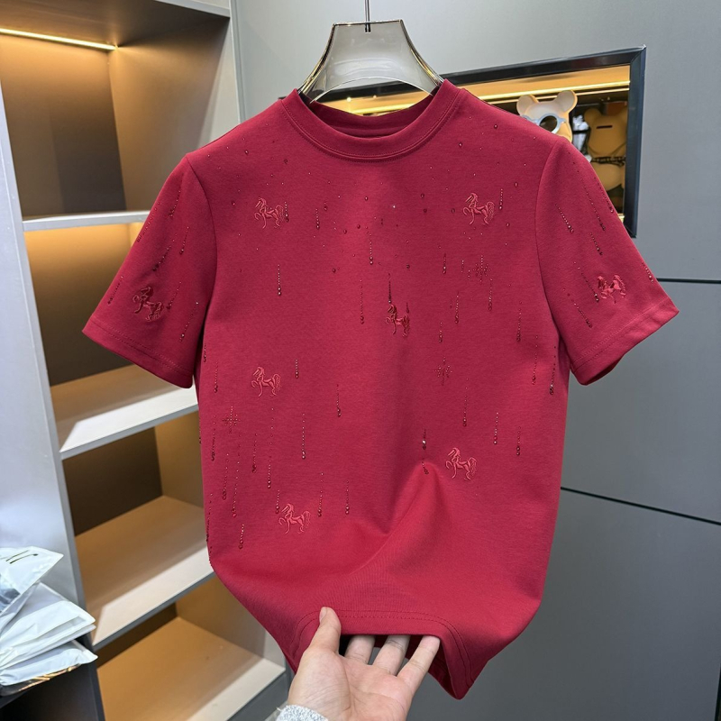 Férfi rhinestone rövid ujjú póló, piros, kerek nyakú, könnyed luxus, hétköznapi felső.