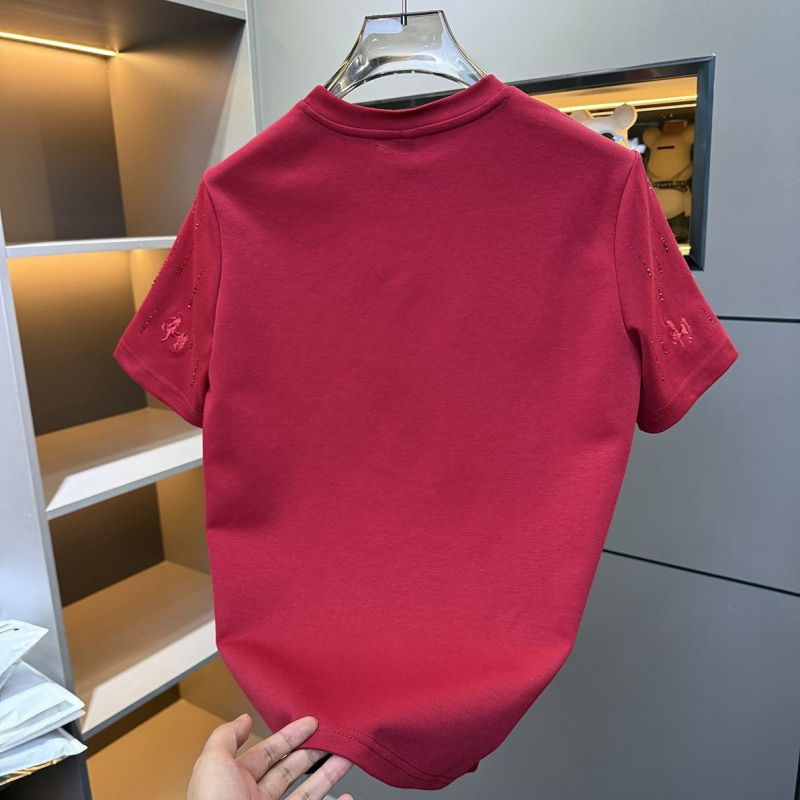 Férfi rhinestone rövid ujjú póló, piros, kerek nyakú, könnyed luxus, hétköznapi felső.