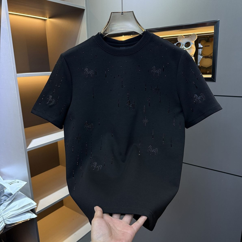 Férfi rhinestone rövid ujjú póló, piros, kerek nyakú, könnyed luxus, hétköznapi felső.