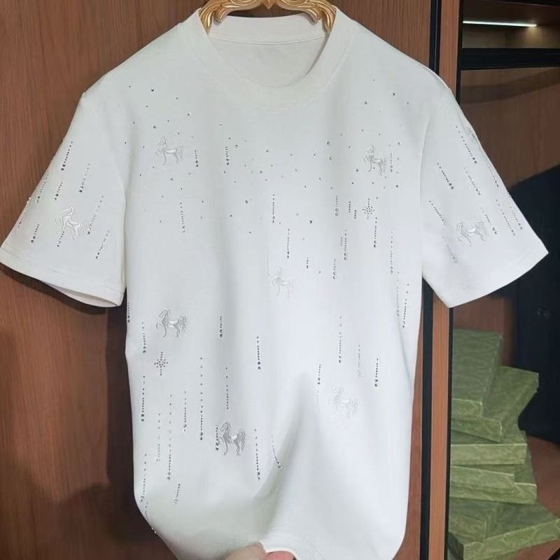 Férfi rhinestone rövid ujjú póló, piros, kerek nyakú, könnyed luxus, hétköznapi felső.