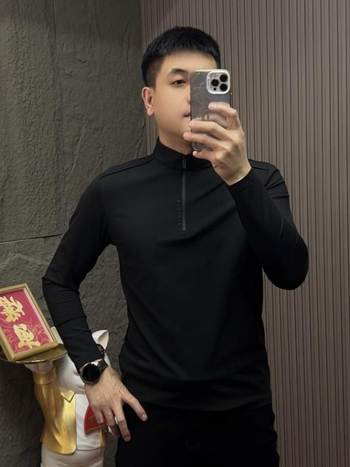 Férfi slim-fit póló fleece-béléssel és fél cipzárral – casual az őszi-téli szezonra