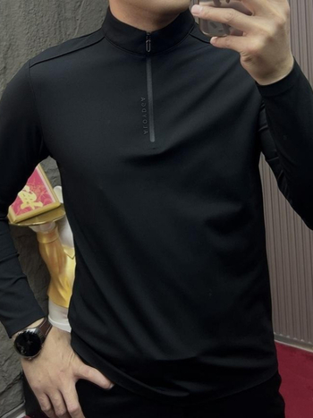 Férfi slim-fit póló fleece-béléssel és fél cipzárral – casual az őszi-téli szezonra