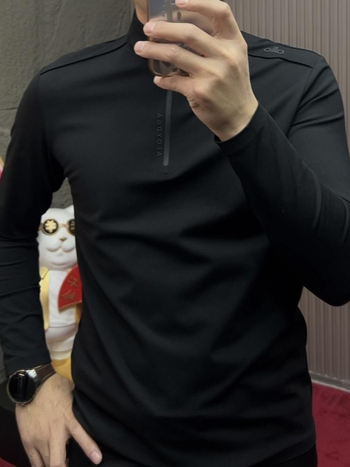 Férfi slim-fit póló fleece-béléssel és fél cipzárral – casual az őszi-téli szezonra