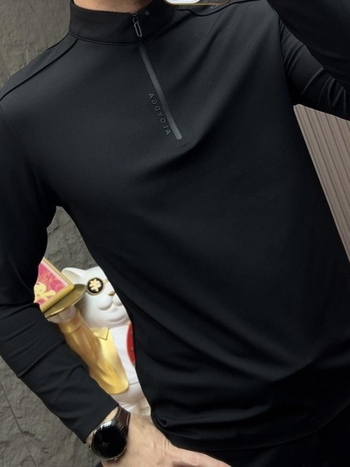 Férfi slim-fit póló fleece-béléssel és fél cipzárral – casual az őszi-téli szezonra
