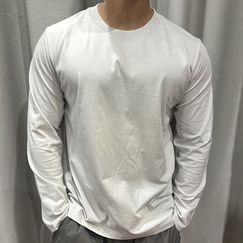 Muška pamukasta T‑majica s dugim rukavima, okrugli vrat, uski kroj, svakodnevni i sportski stil