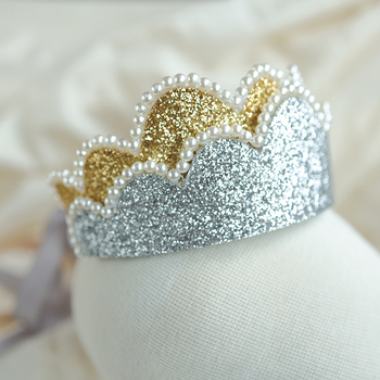 Diademă pentru copii cu funda și perle, coroană aur și argint – accesoriu prințese pentru ziua de naștere