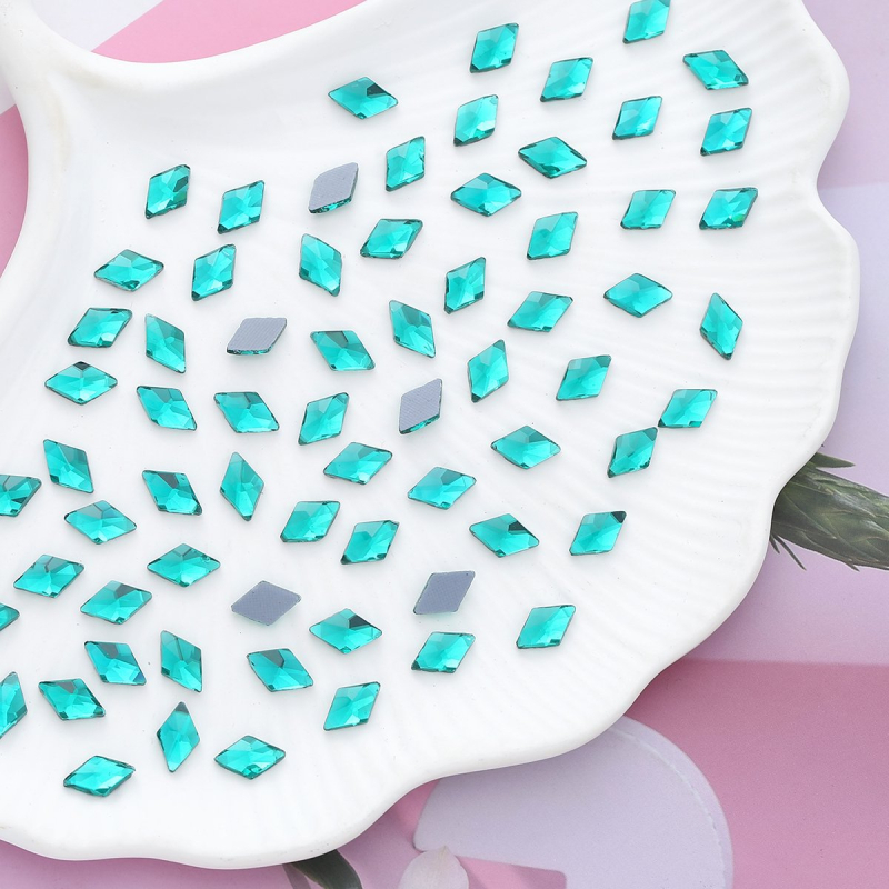 Kristali od stakla u obliku romba s oštrim facetama i ravnim stražnjim dijelom, hotfix rhinestones, DIY dodaci za nokte