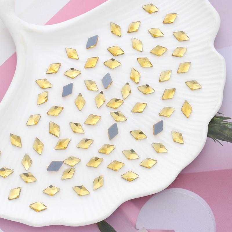 Kristali od stakla u obliku romba s oštrim facetama i ravnim stražnjim dijelom, hotfix rhinestones, DIY dodaci za nokte