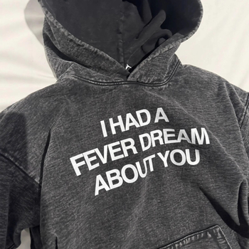Férfi fekete kopott hatású pulóver kapucnival, lazán szabott streetwear, japán retro stílus