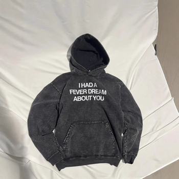 Férfi fekete kopott hatású pulóver kapucnival, lazán szabott streetwear, japán retro stílus