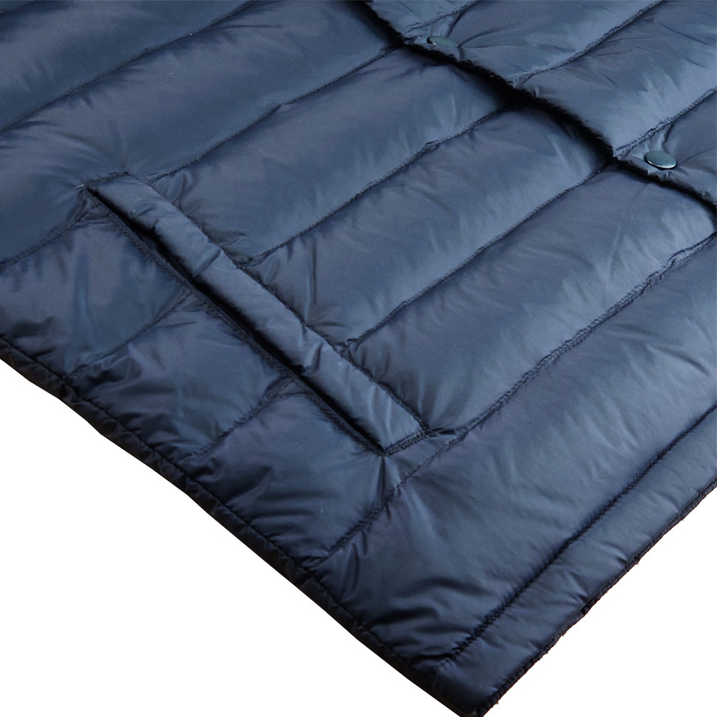 Férfi vékony tollkabát gallér nélküli, rövid fazon, csíkos mintázat, fekete vagy kék, téli