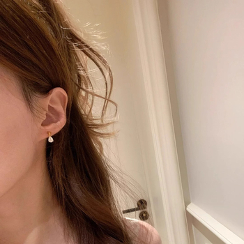 Ženski naušnice kapkastog oblika s cirkonima i resicama – lagani luksuz