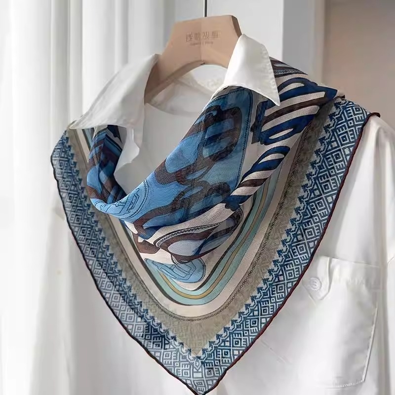 Kvadratni šal od 100% svile, plava boja, ručno izrađeno, 65×65 cm
