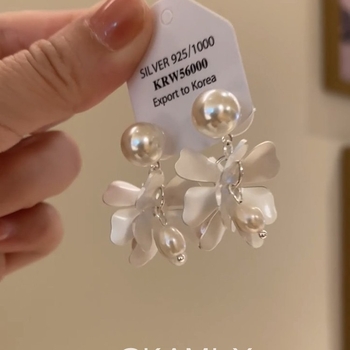 Ženske naušnice s cvjetnim motivom, nišna moda, elegantne, svestrane, jedinstvene, visoke kvalitete.