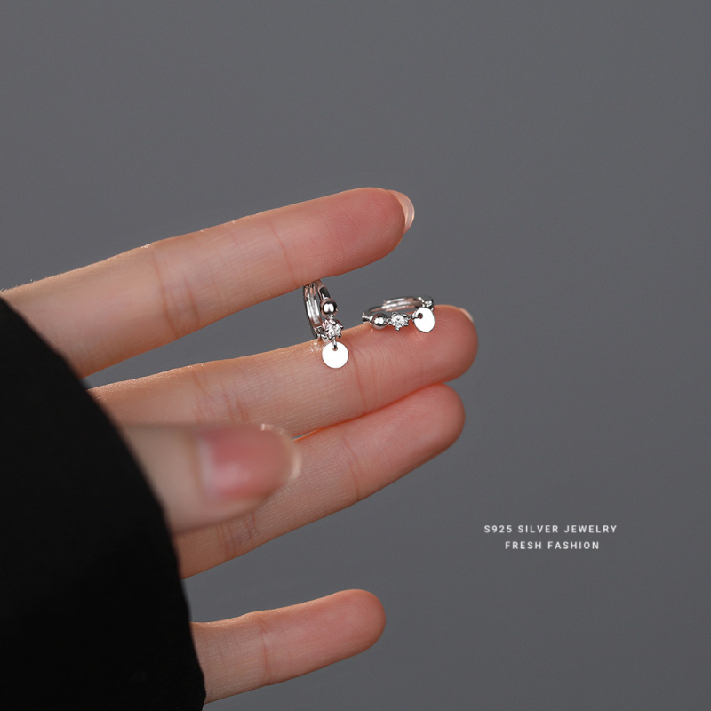 Naušnice od srebra 925 za žene - okrugli disk s jednim cirkonom, elegantan minimalistički dizajn