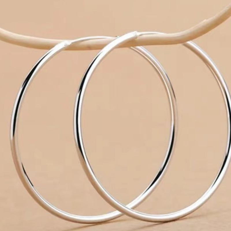 S999 srebrne naušnice – velike kružne, minimalističke i elegantne