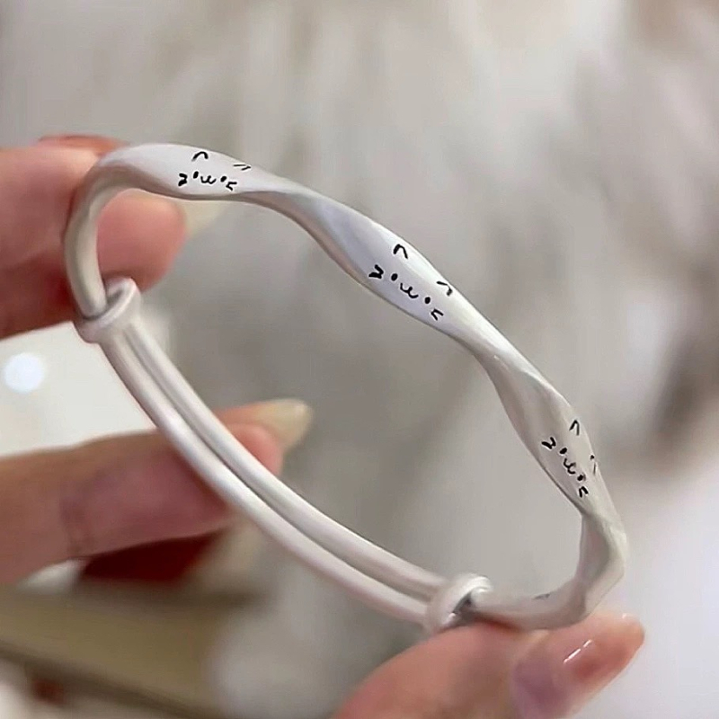 Macskaarc mosolyú Mobius karkötő nőknek – minimalist, matt felületű, nyitható, réz