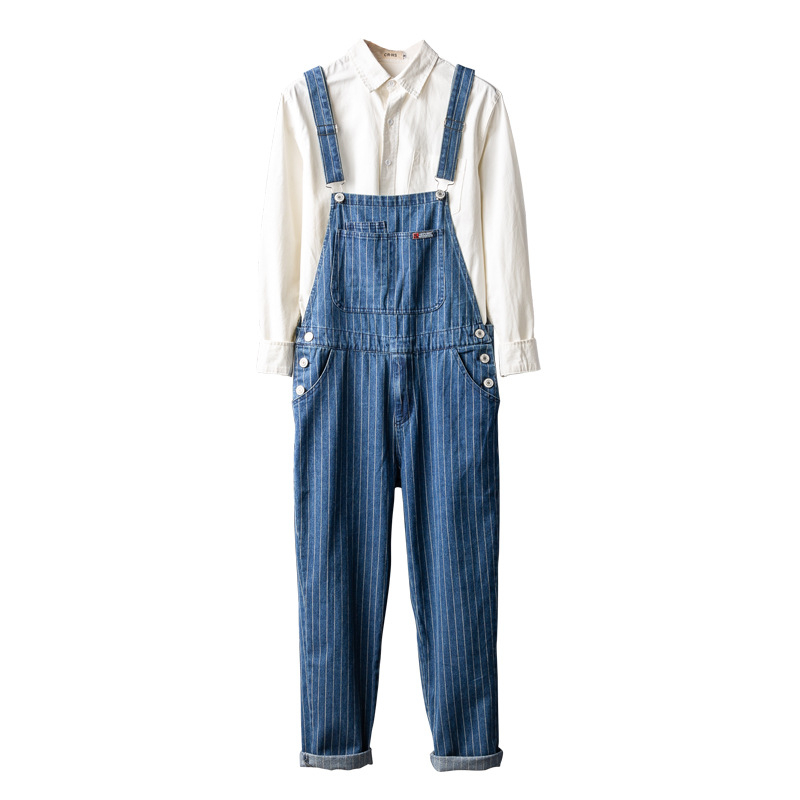 Amerikai stílusú vintage denim overál csíkos pántokkal – egyenes szabás, lazább viselet férfiaknak