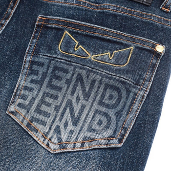 Férfi denim nadrág hímzéssel, rugalmas, slim-fit, mindennapi viselet