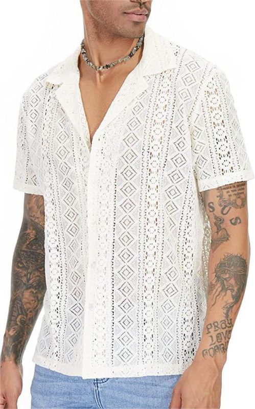 Muška pamučna košulja s čipkom, kratki rukavi, prozirni gumbi i izrezani detalji, gradski stil