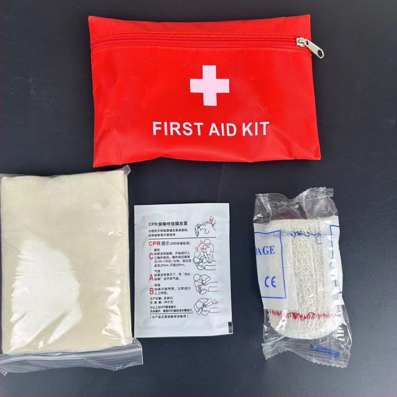 Trojuholníkový obväz a súprava prvej pomoci pre CPR – vonkajšie použitie