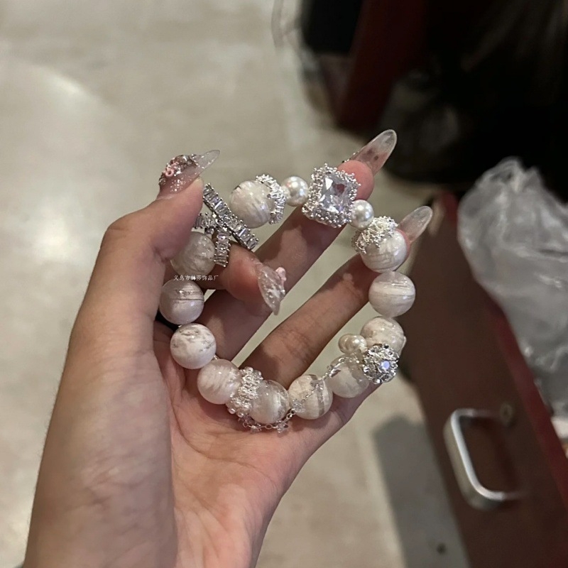 Snowflake Ghost bijela kristalna narukvica za žene — elegantna, izvanredna, moderna, naglašava sjaj i vitku siluetu, nišni dizajn