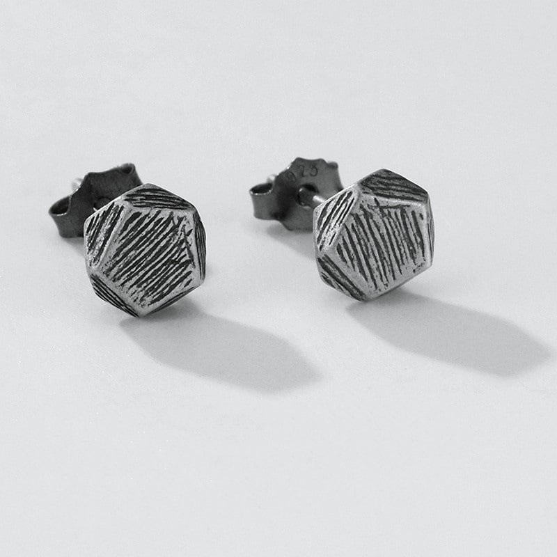 Srebrne naušnice u vintage stilu, minimalistički luksuzni, nišni dizajn, unisex