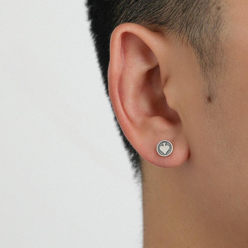 Naušnice-stud s oblikom breskvastog srca – moderan punk hip-hop retro stil, minimalistički dizajn
