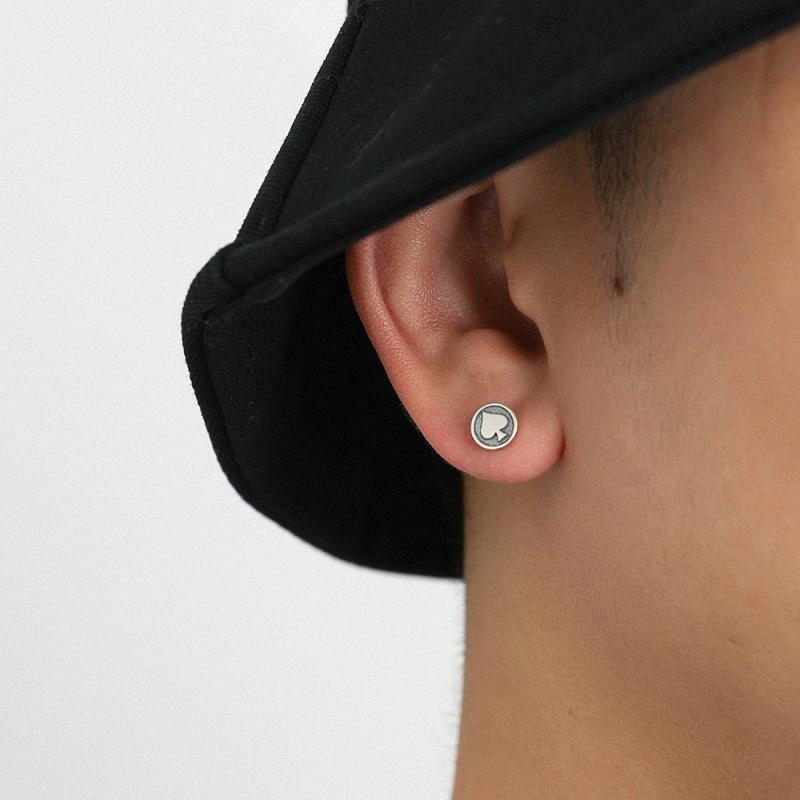 Naušnice-stud s oblikom breskvastog srca – moderan punk hip-hop retro stil, minimalistički dizajn