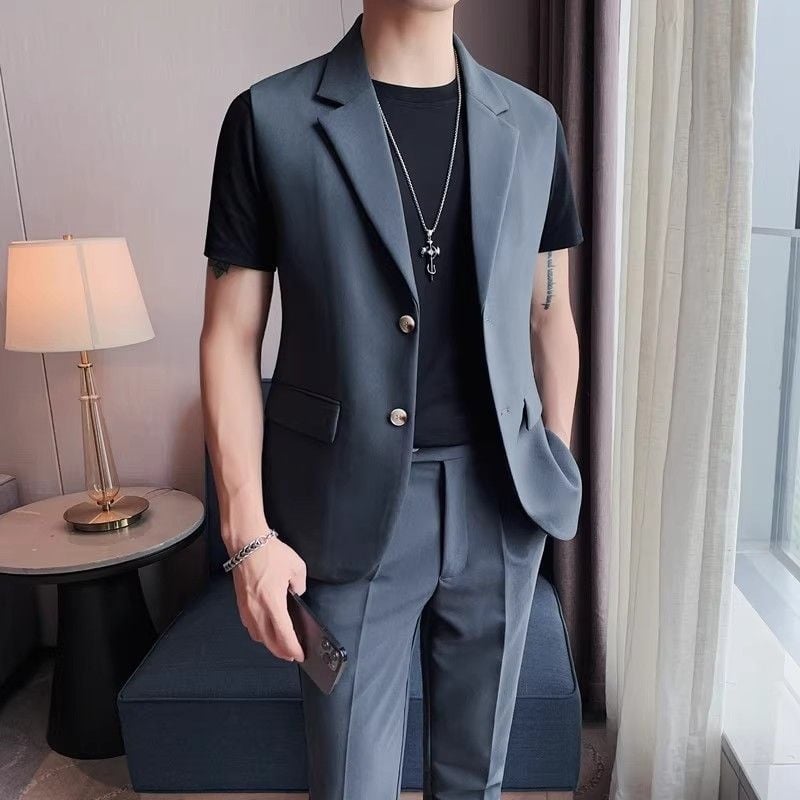 Γιλέκο με κοντά μανίκια σε εφαρμογή Slim-Fit για επιχειρηματικό ντύσιμο, καλοκαίρι 2026, μονόχρωμο υψηλής ποιότητας με πολλαπλές τσέπες