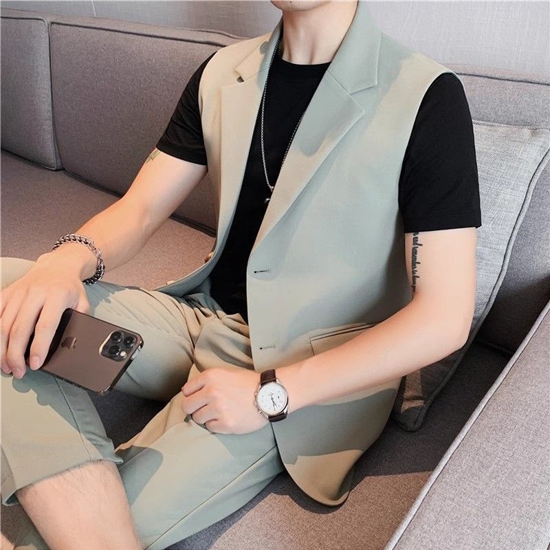 Γιλέκο με κοντά μανίκια σε εφαρμογή Slim-Fit για επιχειρηματικό ντύσιμο, καλοκαίρι 2026, μονόχρωμο υψηλής ποιότητας με πολλαπλές τσέπες
