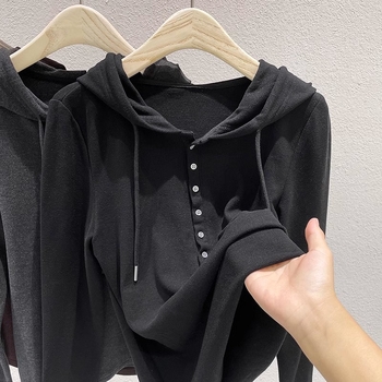 Qiaofuduo izuzetno mek dvostrano baršun kapuljača s dugim rukavima, fleece‑obloženo, topli osnovni komad za jesen-zimu, opuštenog stila.