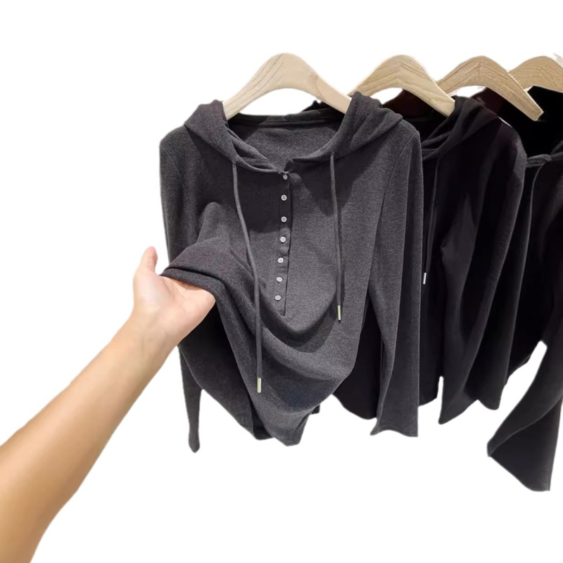 Qiaofuduo izuzetno mek dvostrano baršun kapuljača s dugim rukavima, fleece‑obloženo, topli osnovni komad za jesen-zimu, opuštenog stila.