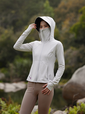 Дамска лятна ветровка с UV защита, качулка, къс модел, Slim-Fit, нейлонова материя, ледена коприна